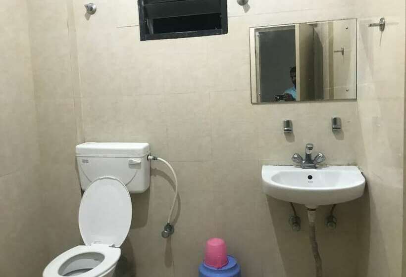 בית מלון כפרי Goroomgo Shree Mandir Palace Puri