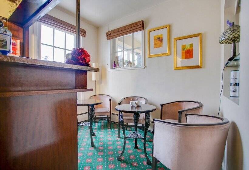 Отель The Murray Arms