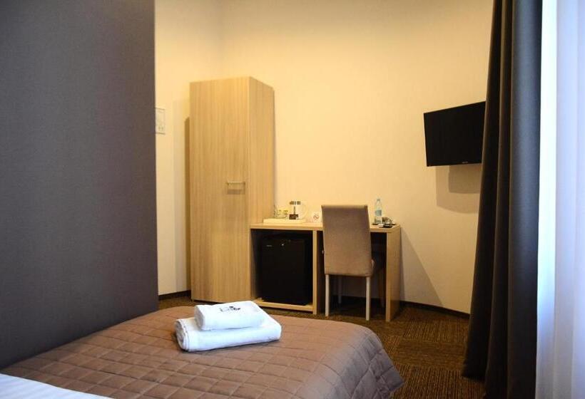 ホテル Voskresensky