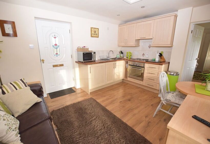 Little Rushbrook Cottages