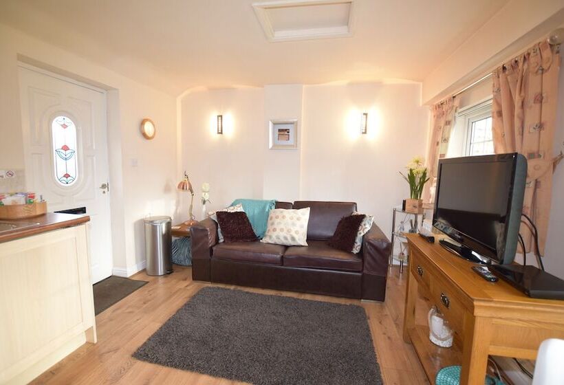 Little Rushbrook Cottages