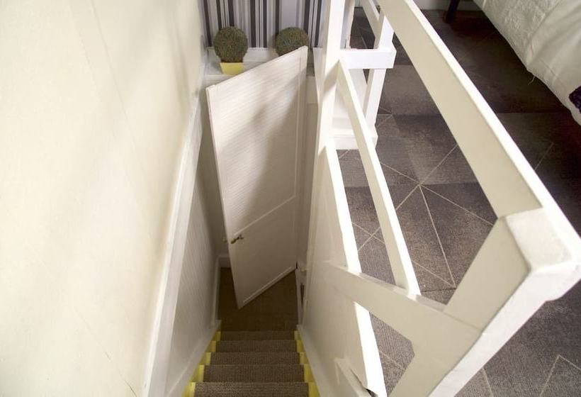 بنسيون A & L Lodgings