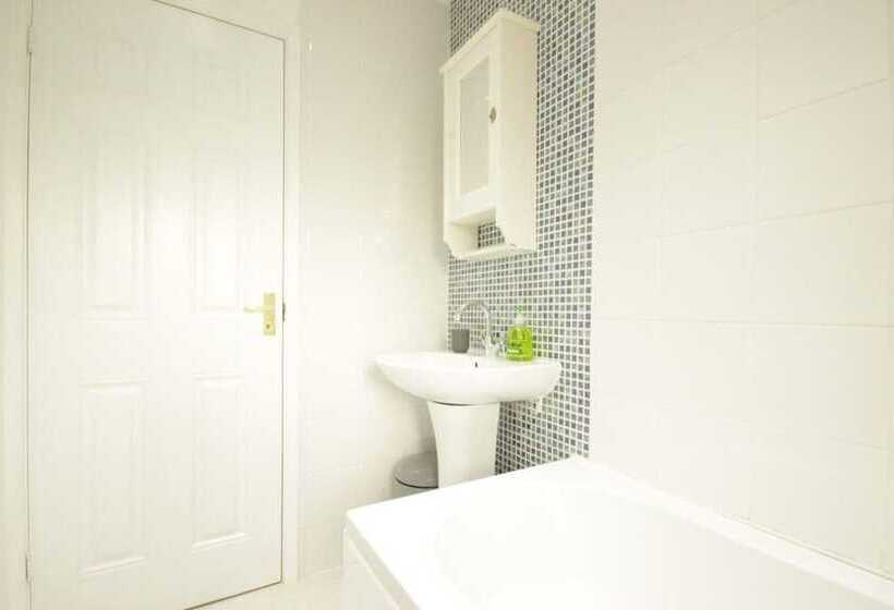 膳宿费 Fantastic 2 Bed House In Hull. Garden, Sky Tv