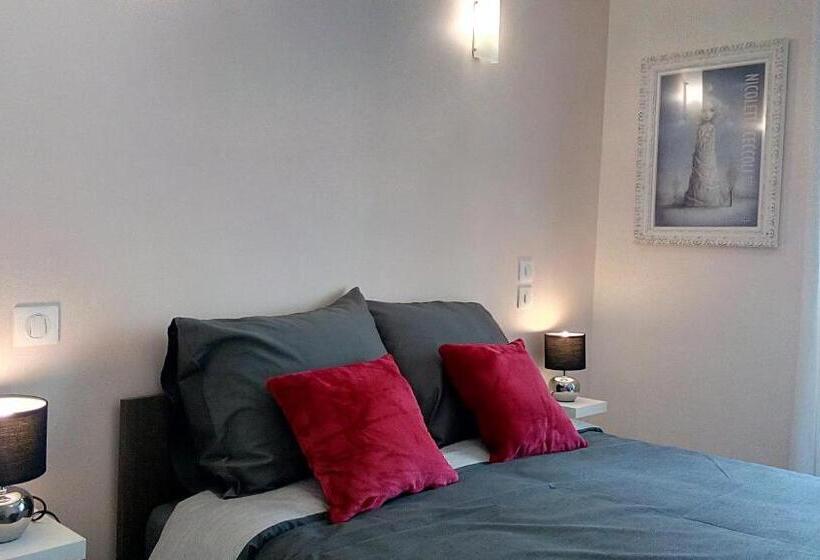 بنسيون Les Chambres Hautes D'anastasia