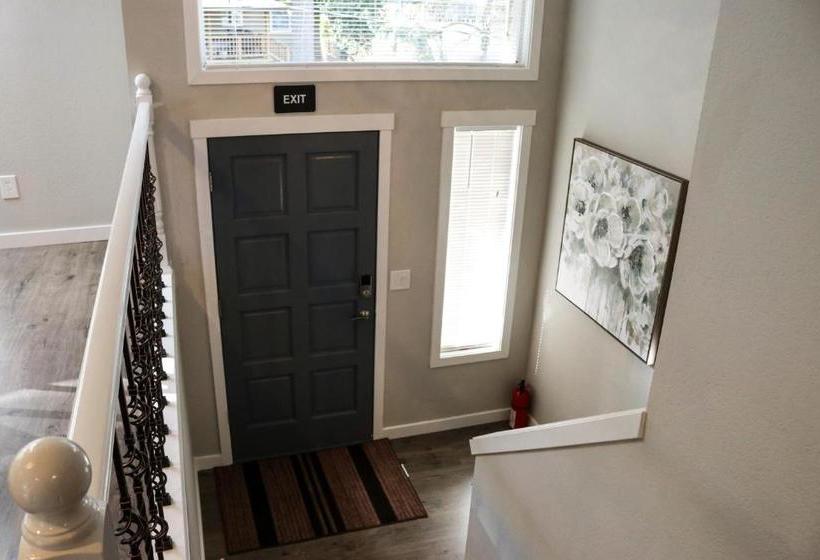 بنسيون North Seattle Guesthouse