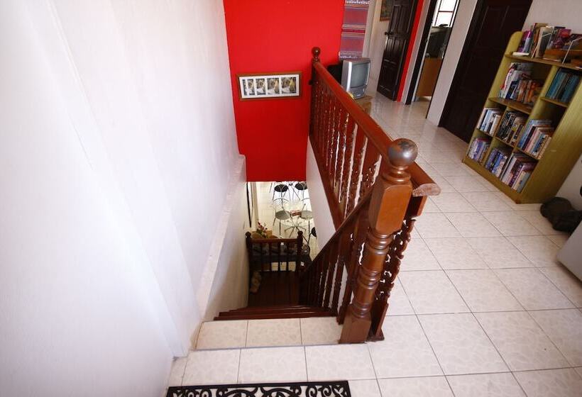 بنسيون Summer Breeze Inn