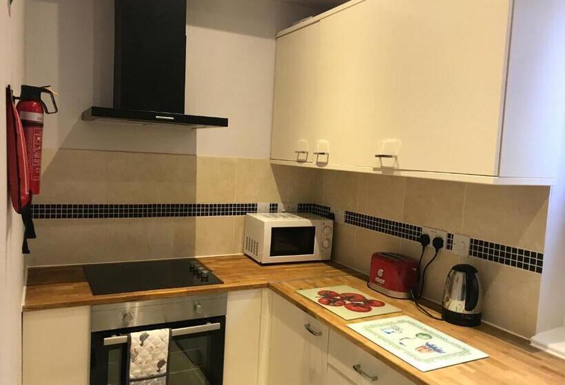 膳宿费 Tunnard House