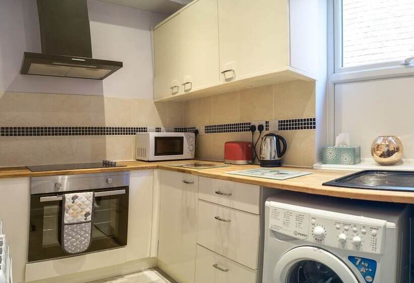 膳宿费 Tunnard House