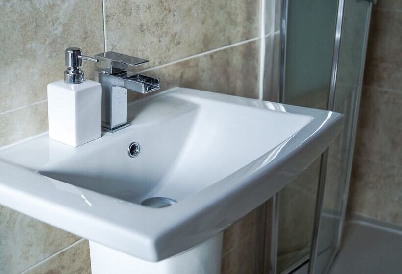 膳宿费 Tunnard House