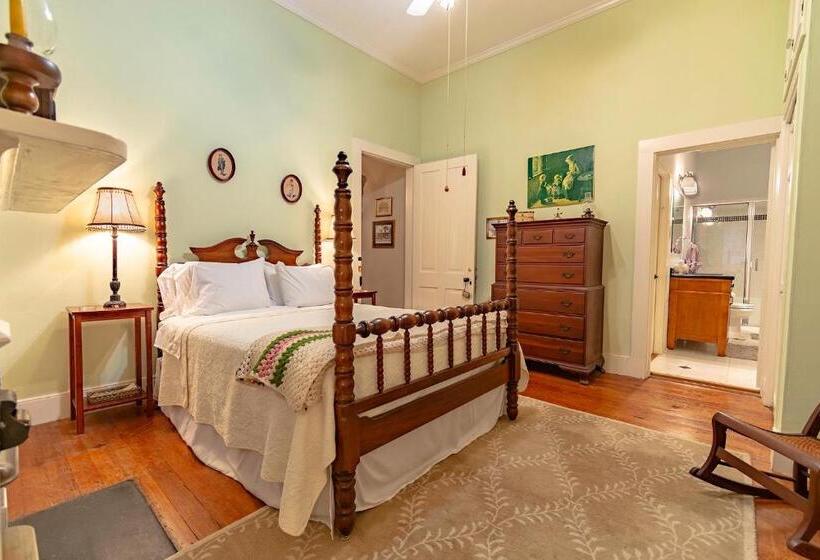 Riverboat Bed & Breakfast