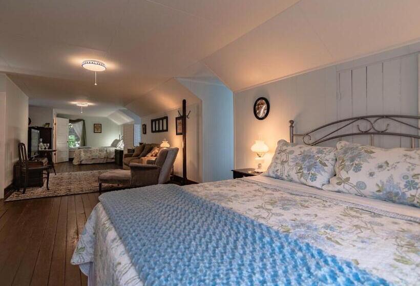 Riverboat Bed & Breakfast