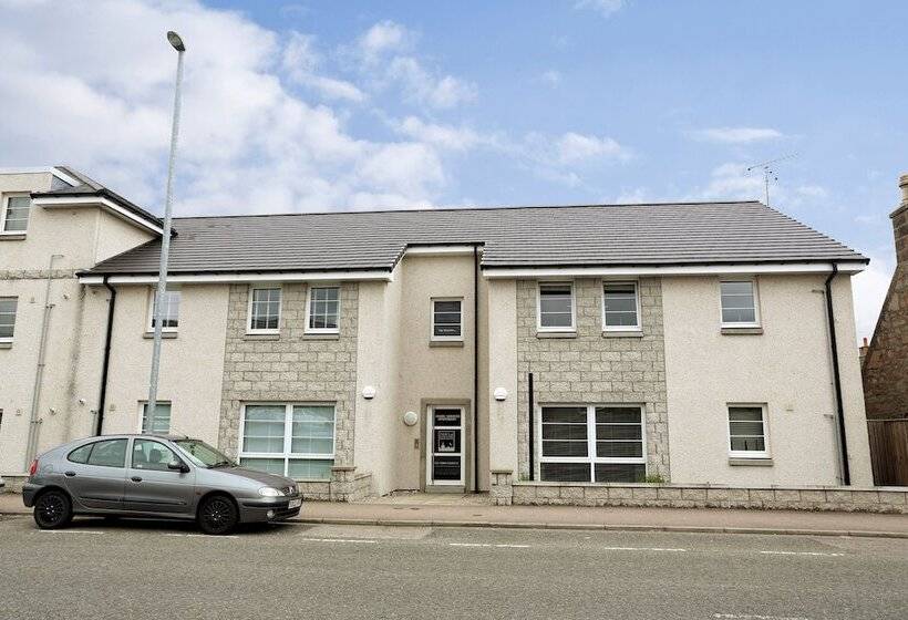 Town & Country Apartments  Priory Park