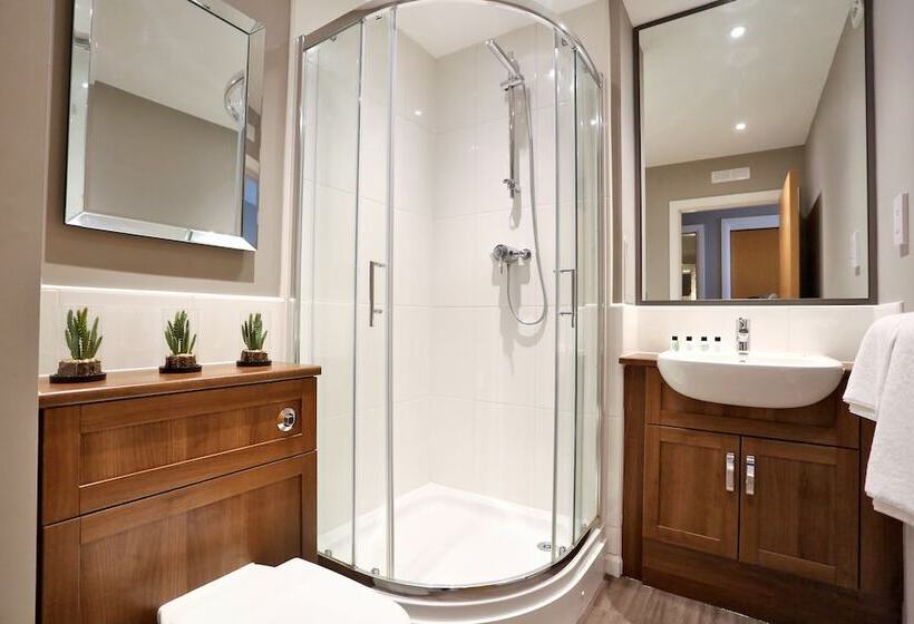 Town & Country Apartments  Priory Park