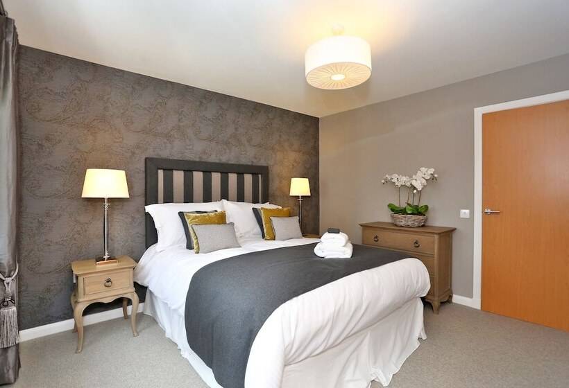 Town & Country Apartments  Priory Park