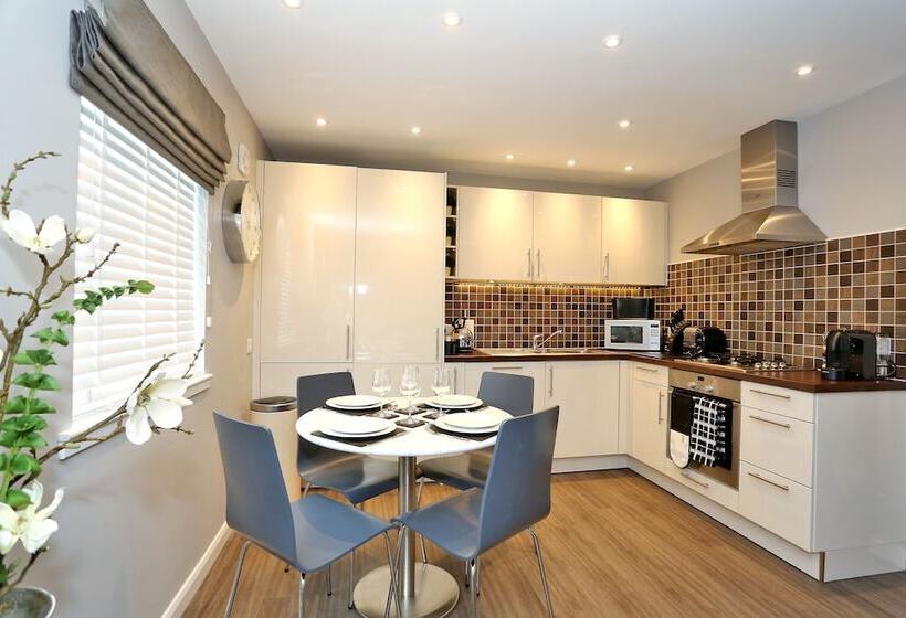 Town & Country Apartments  Priory Park