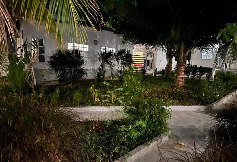 酒店 Sunseabar Beach Resort