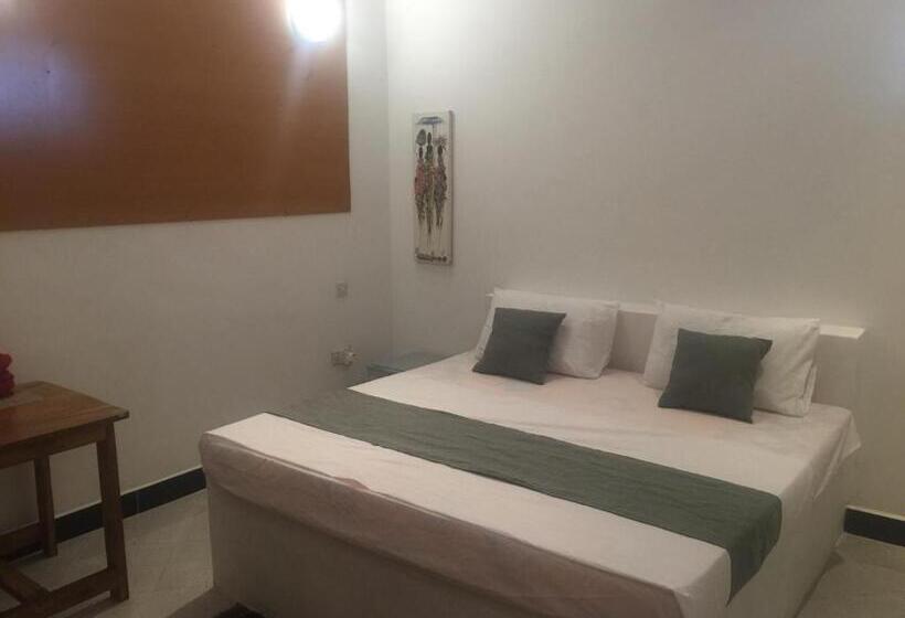 酒店 Sunseabar Beach Resort