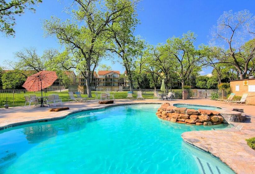 Texas Two Step At Waterwheel