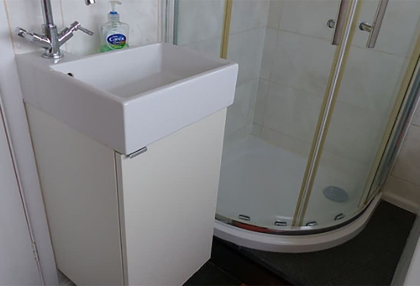 A. B&b   Glastonbury