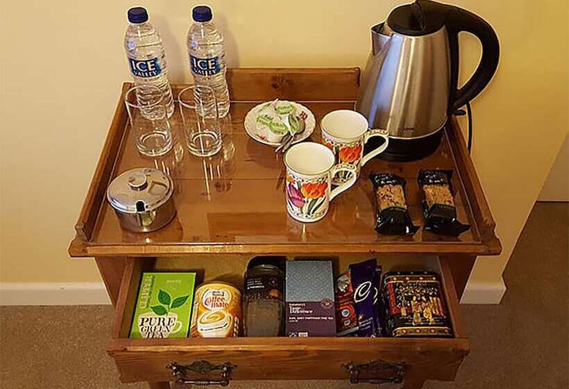 A. B&b   Glastonbury