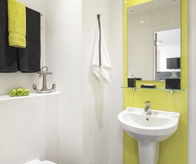 فندق صغير Crescent Place  Campus Accommodation