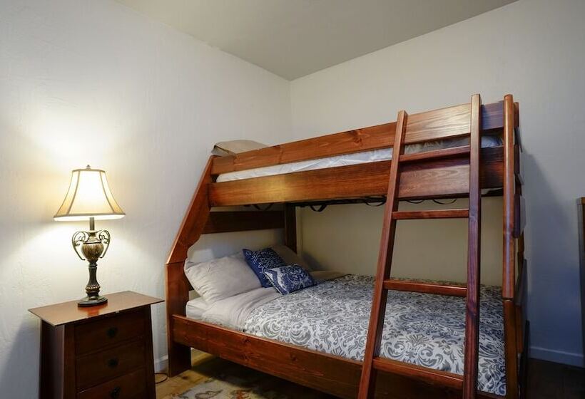 At Marbella Lane   Flamingo Lady, Sfo