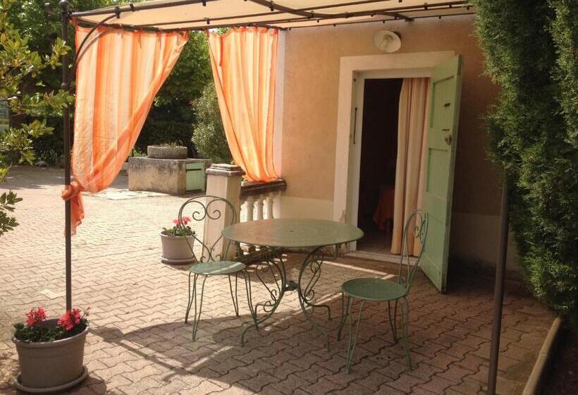 ベッドアンドブレックファースト Mas La Cigalière