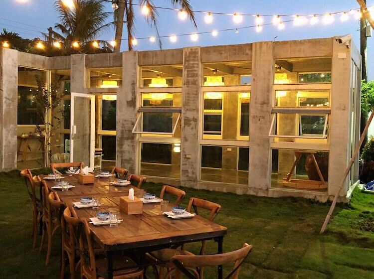 تختخواب و صبحانه Mooning The Hill