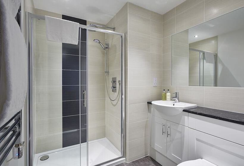 Burkhardt Hall  Parking Included  Sleeps 4