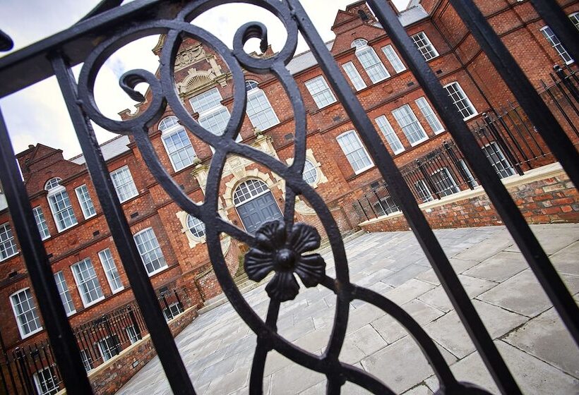 Burkhardt Hall  Parking Included  Sleeps 4