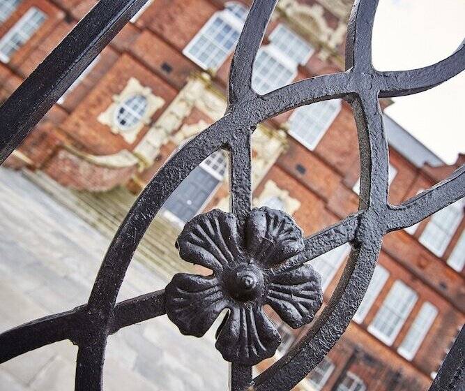 Burkhardt Hall  Parking Included  Sleeps 4