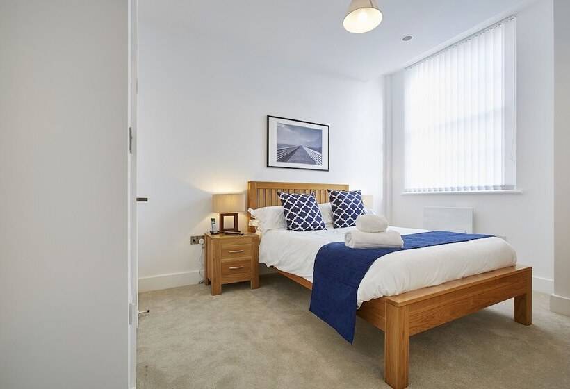 Burkhardt Hall  Parking Included  Sleeps 4