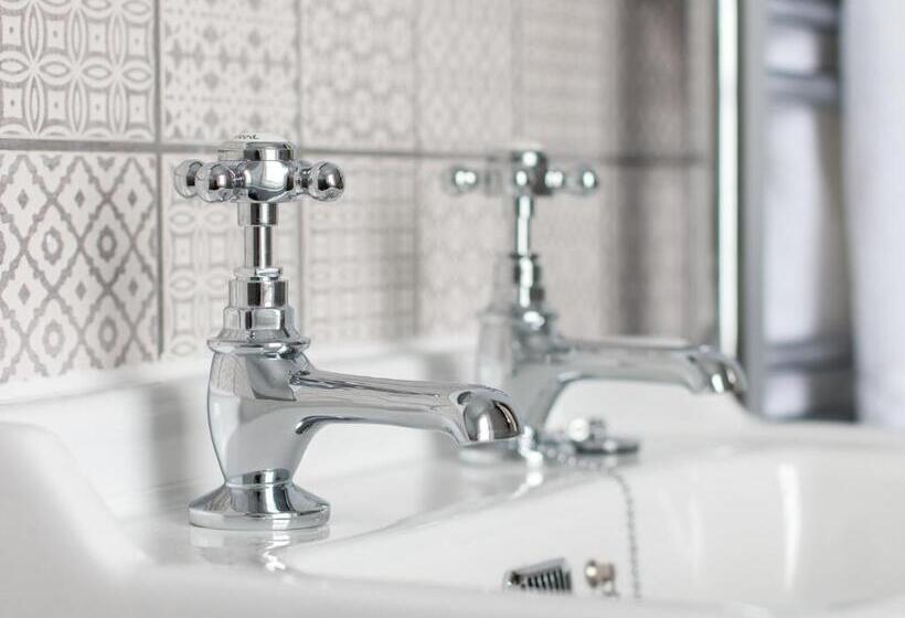 簡易ホテル The Cornish Arms