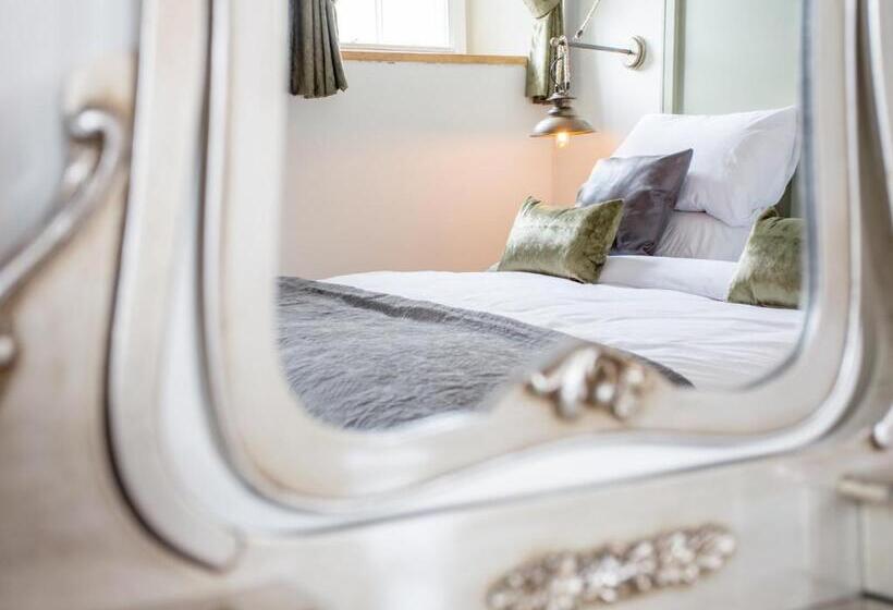 簡易ホテル The Cornish Arms