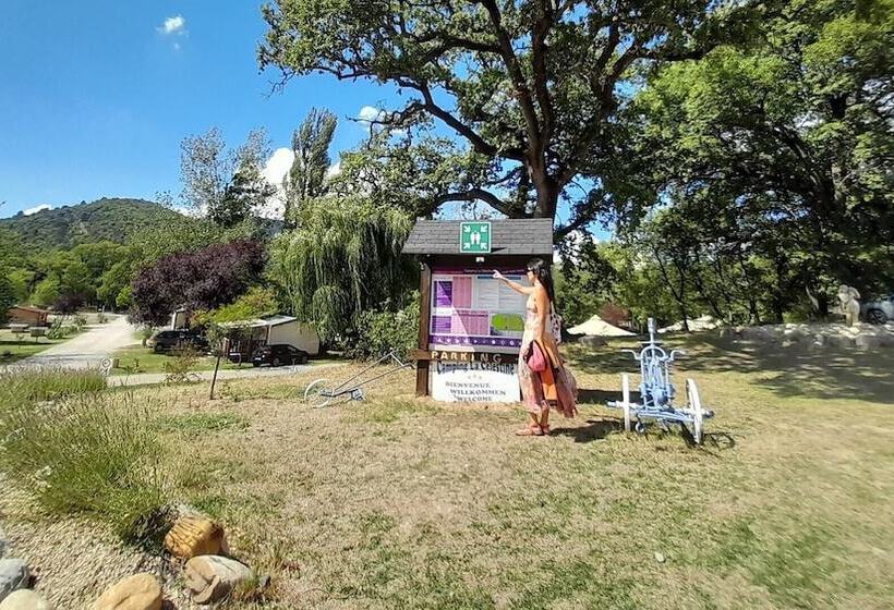 ホテル Camping La Célestine