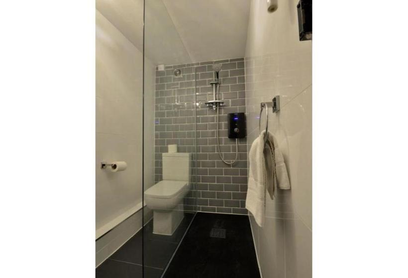 Отель Hare & Hounds