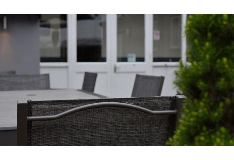 Отель Hare & Hounds