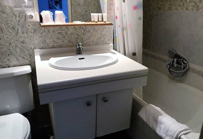 فندق Hôtel Du Commerce