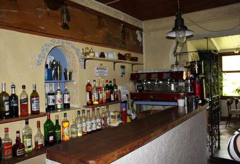 Отель Les Cèdres