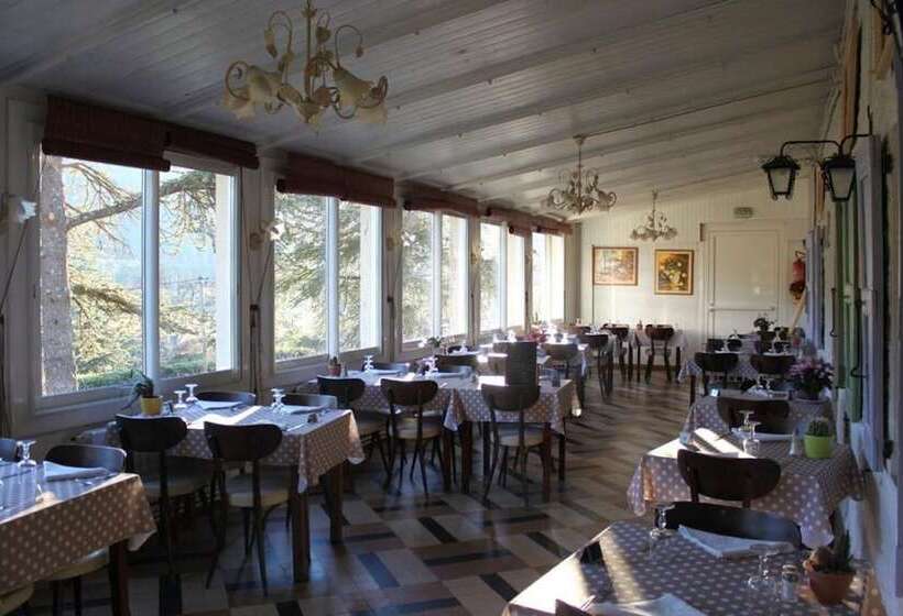 Отель Les Cèdres