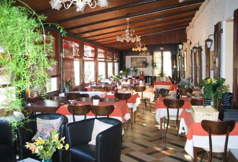 Отель Les Cèdres