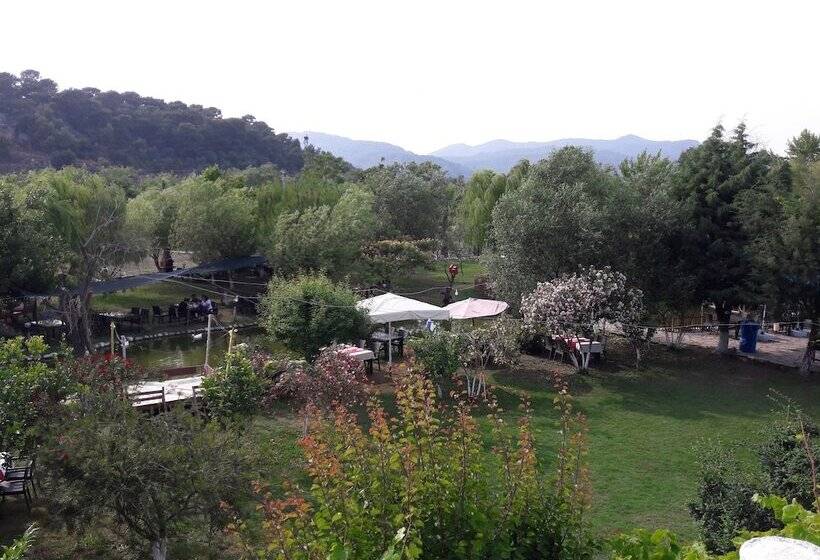 هتل Otantik Tas Ev