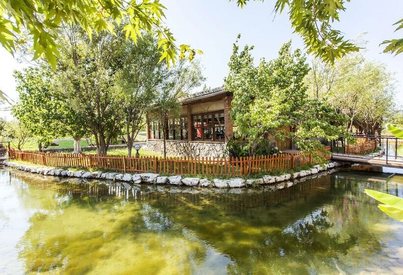 هتل Otantik Tas Ev