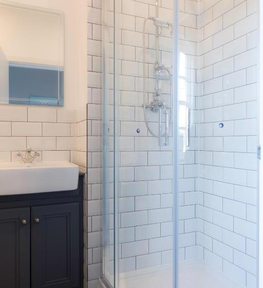 ホテル The Saracens Head