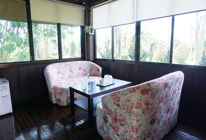 호텔 The Lampang Villa