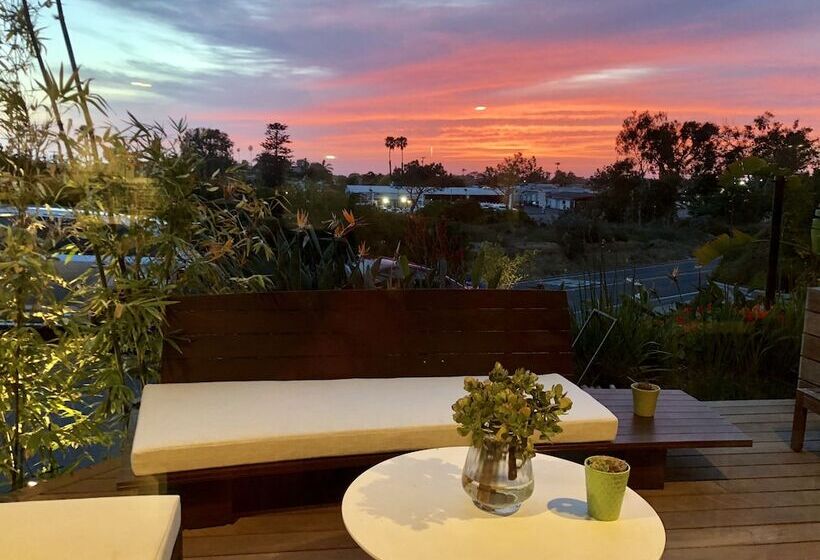 Inn At Moonlight Beach