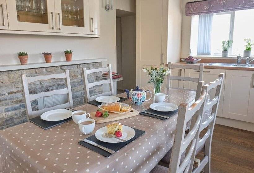 Middlewick Holiday Cottages