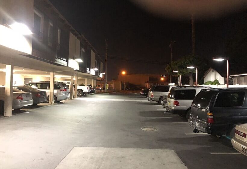 מוטל Casa Royal Inn