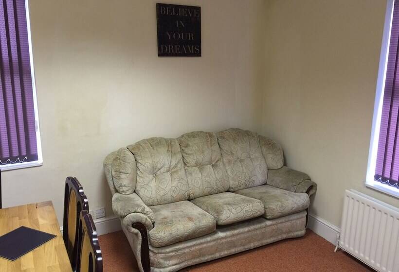 ペンション Adelaide House