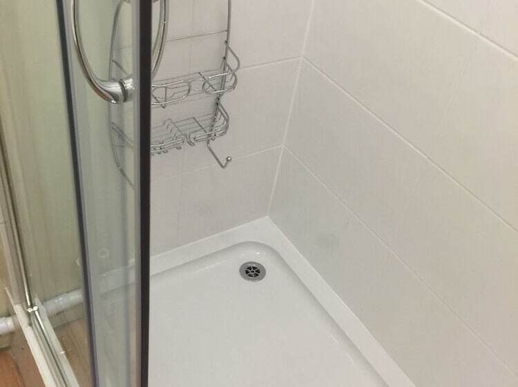 פנסיון Adelaide House